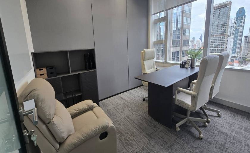 picture LTH16111 - Office Space for Rent Witthayu | 95 sq.m. | CRC Tower | All Seasons Place | 132,050 THB - 3/6