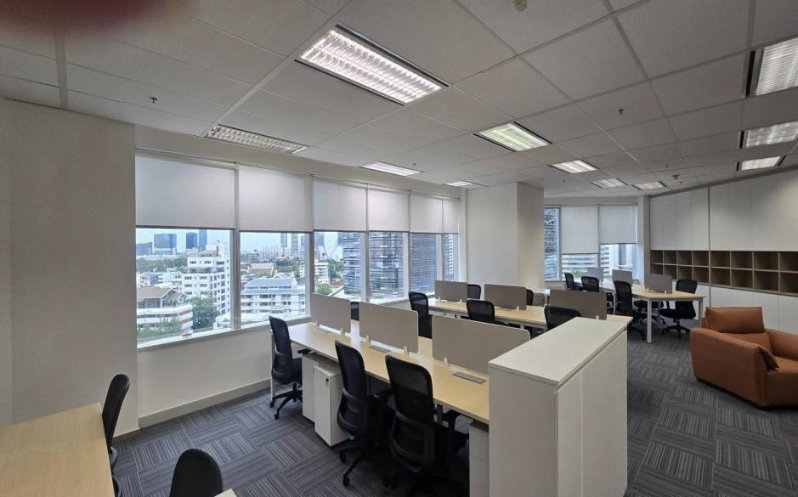 picture LTH16109 - Office Space for Rent Witthayu | 227 sq.m. | CRC Tower | All Seasons Place | 270,130 THB - 1/5