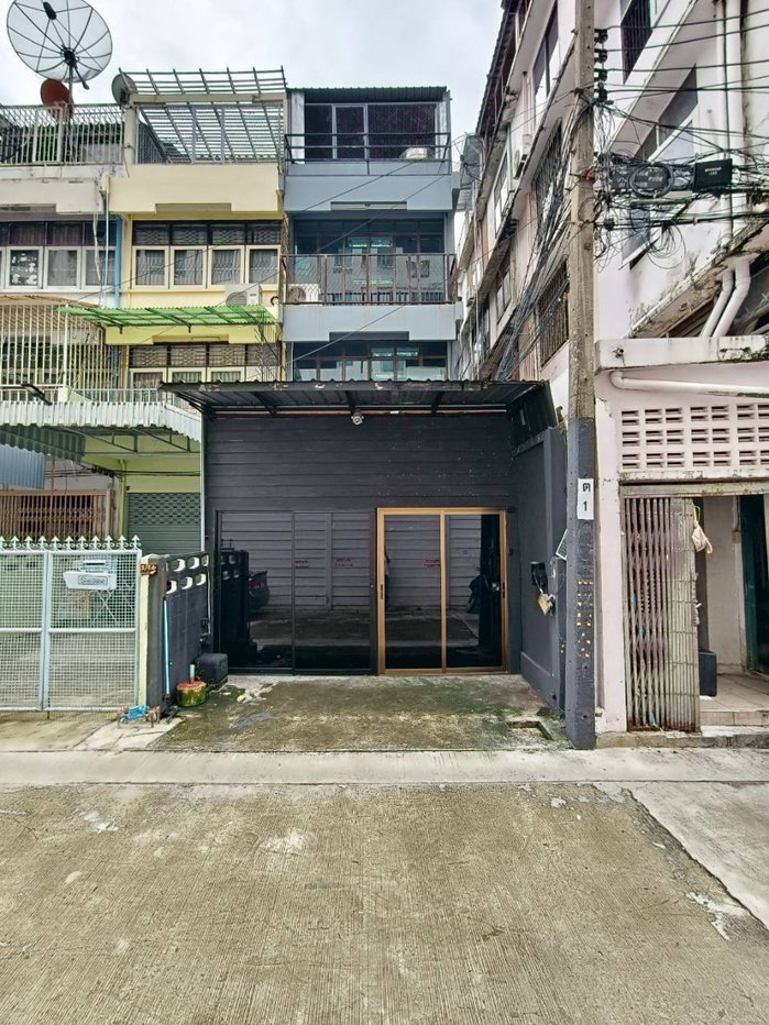 รูป LTH16107 - Townhouse for Rent Silom | Spacious 300 sq.m. | 5 Beds 5 Baths | 2 Indoor Parking | 100K  - รูปที่ 7/8
