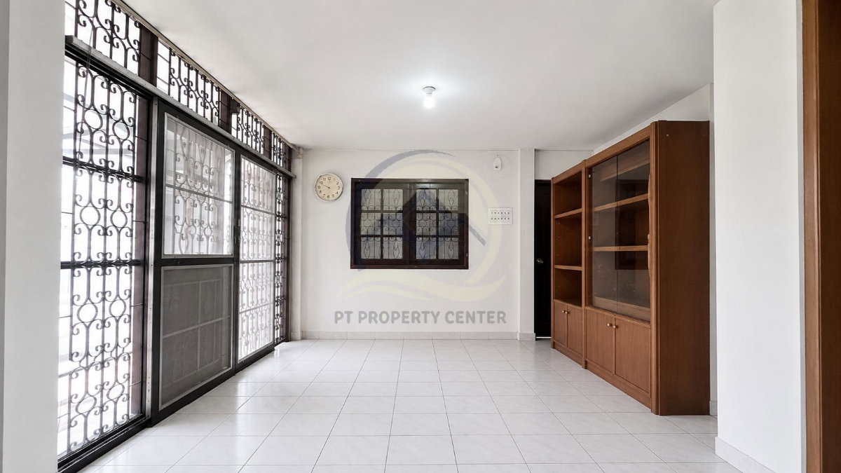 รูป หมู่บ้านทองสถิตย์วิลล่า ซอยรามอินทรา 34 แยก 20 ถนนรามอินทรา ลาดพร้าว บ้านเดี่ยวหลังมุม ขายตามสภาพ บรรยากาศโปร่ง  ราคาพิเศษ - รูปที่ 3/25