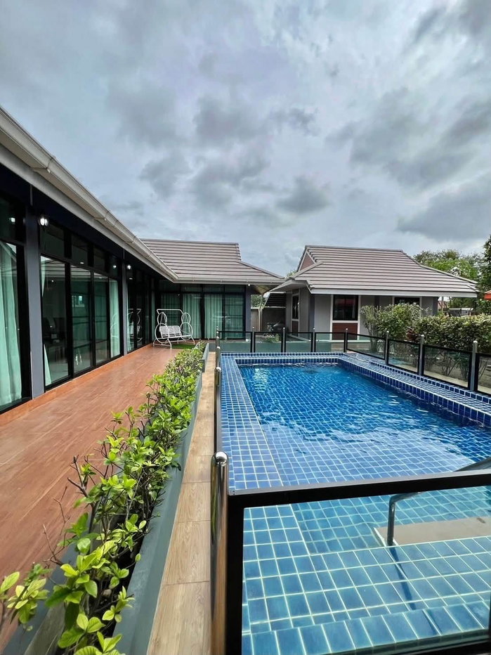 รูป 🏡 ขายด่วน! พูลวิลล่า 2 ชั้น 6 ห้องนอน ทำเลป่าแดด-แม่เหียะ ใกล้สนามบิน 📞 063-6649056 - รูปที่ 16/35