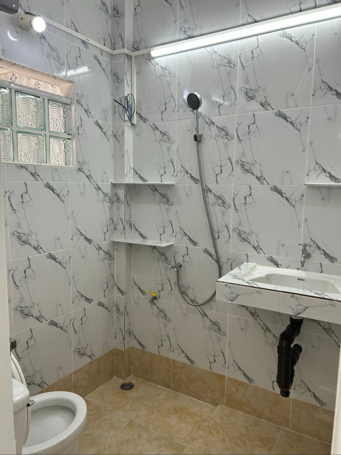 picture 2  shower room closed to the main Raninthra rd.  - 26/33