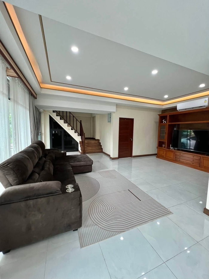 รูป 🏡 ขายด่วน! พูลวิลล่า 2 ชั้น 6 ห้องนอน ทำเลป่าแดด-แม่เหียะ ใกล้สนามบิน 📞 063-6649056 - รูปที่ 23/35