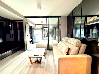 Condos for rent : ▚ L0KC88ツ FOR RENT: Ideo Sathorn Wongwianyai 1 Bed 36sqm Corner Unit Sky Train View Custom Built-in Ready to Move In✨