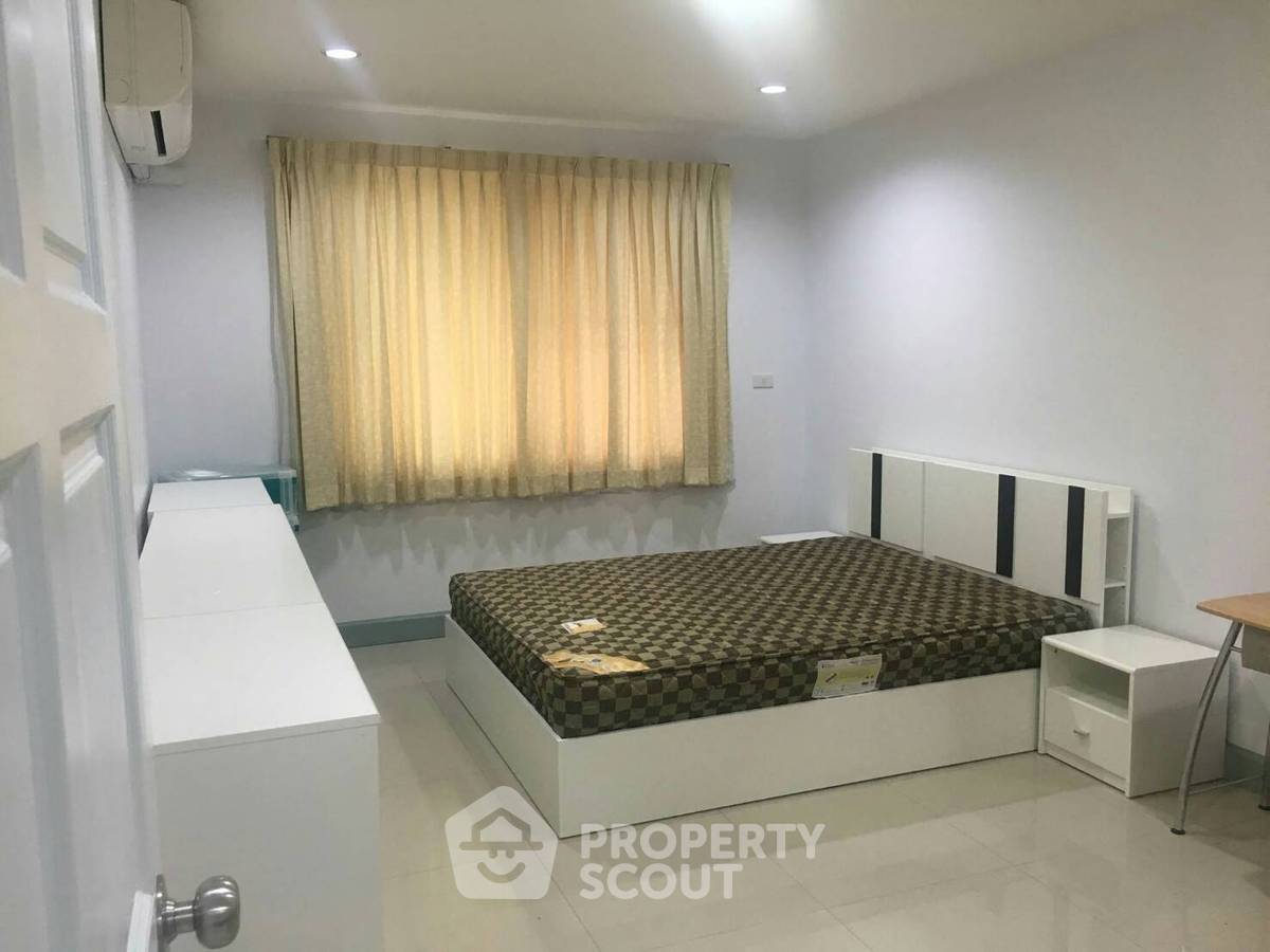 picture Great Value 3-BR Royal Castle Sukhumvit Near BTS Phrom Phong (ID 888091) - 8/17