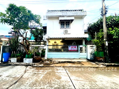Twin houses for sale : Twin house, 43.9 square wah, Nak Kila Laem Thong Village, near Suvarnabhumi Airport.