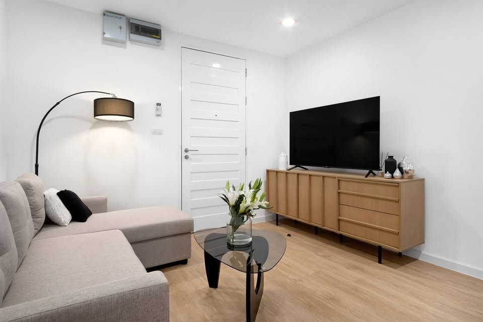 รูป (Code RR005 ) ให้เช่าคอนโด Amethyst 39 Condo ย่านพร้อมพงษ์   ขนาด 46 ตรม.   1 ห้องนอน 1 ห้องน้ำ  ✔ ชั้น 4  ✔ เฟอร์นิเจอร์ใหม่ยกชุด  ทาสีใหม่ทั้งห้อง - รูปที่ 1/14