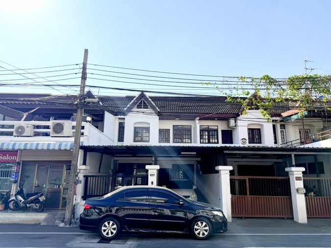 3-bed townhouse for rent, 200 sqm, 30 sq wah, Huai Khwang