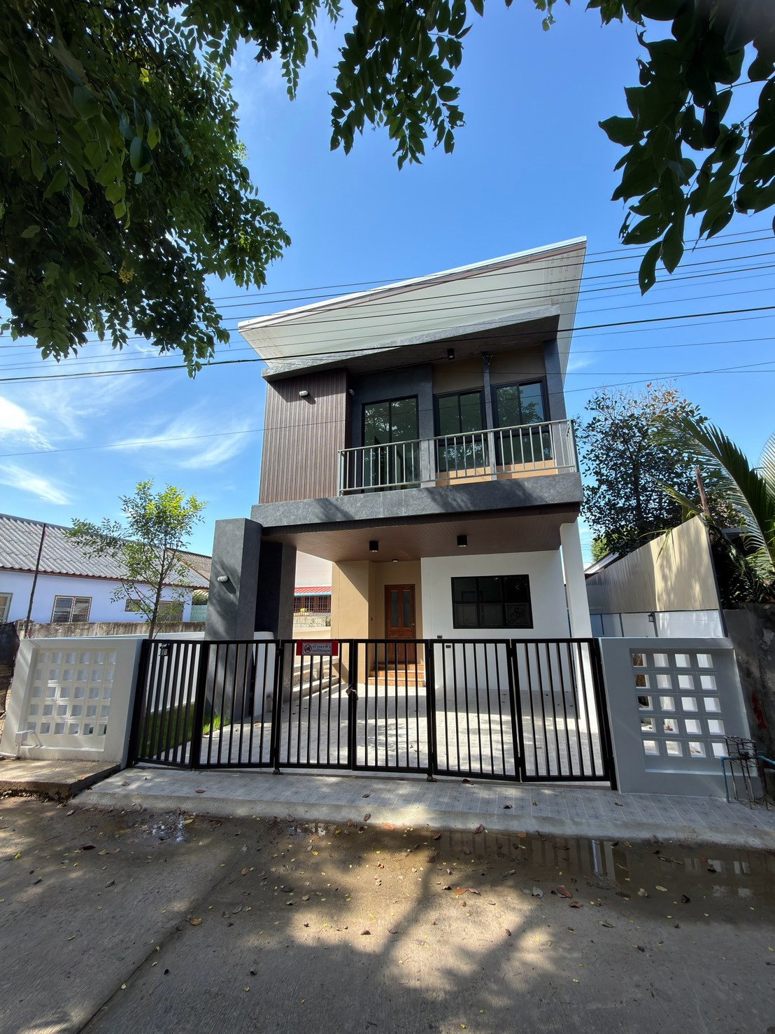 🏡✨ ขายบ้านเดี่ยว 2 ชั้น บ้านใหม่สไตล์โมเดิร์น ทำเลหนองจ๊อม–สันทราย เชียงใหม่ ราคาเพียง 2.19 ล้านบาท ฟรีค่าโอน ✨🏡 #CSS101950