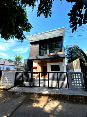 บ้านเดี่ยว มีโชค พลาซ่า : 🏡✨ ขายบ้านเดี่ยว 2 ชั้น บ้านใหม่สไตล์โมเดิร์น ทำเลหนองจ๊อม–สันทราย เชียงใหม่ ราคาเพียง 2.19 ล้านบาท ฟรีค่าโอน ✨🏡   #CSS101950