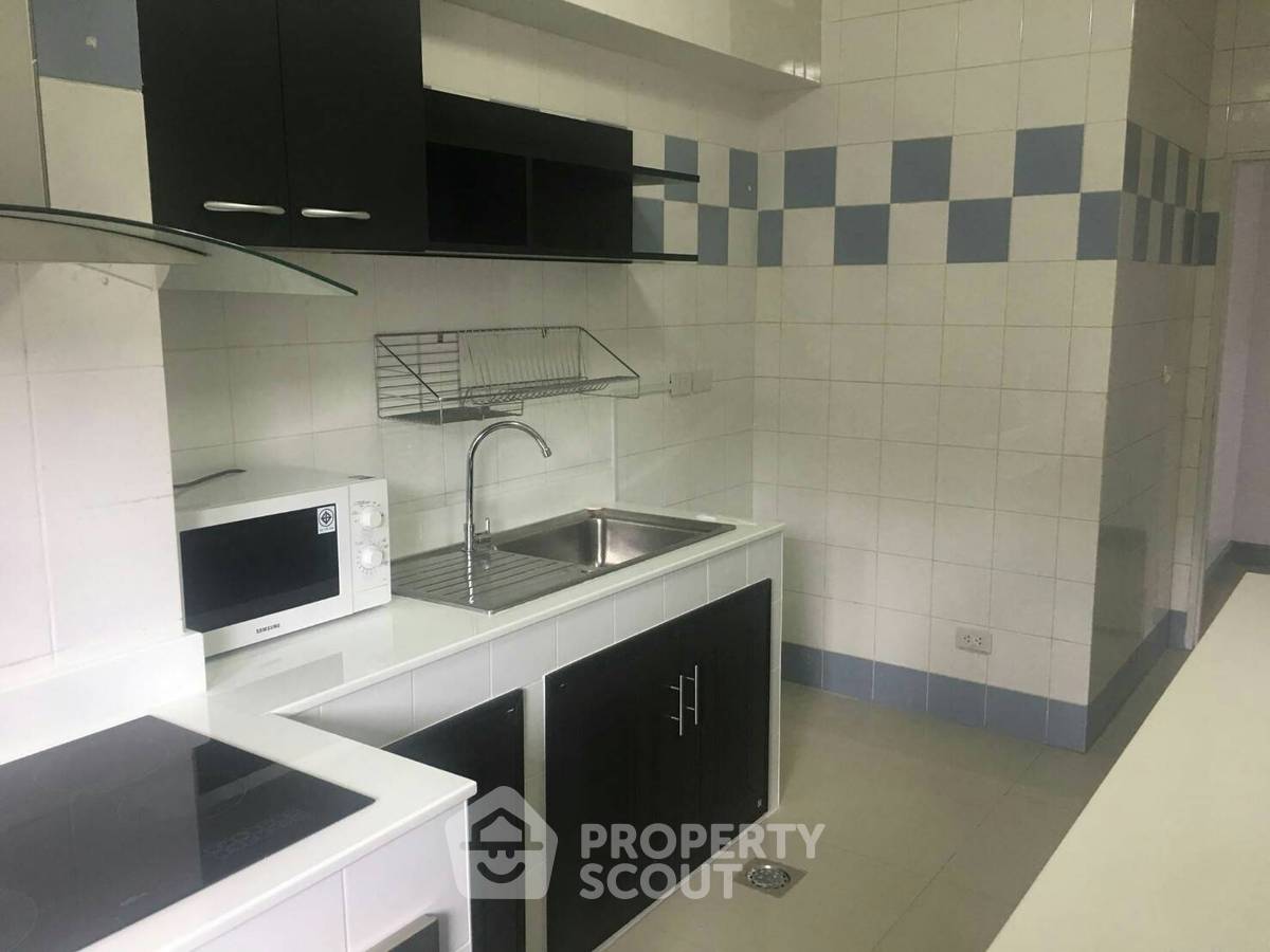 picture Great Value 3-BR Royal Castle Sukhumvit Near BTS Phrom Phong (ID 888091) - 4/17