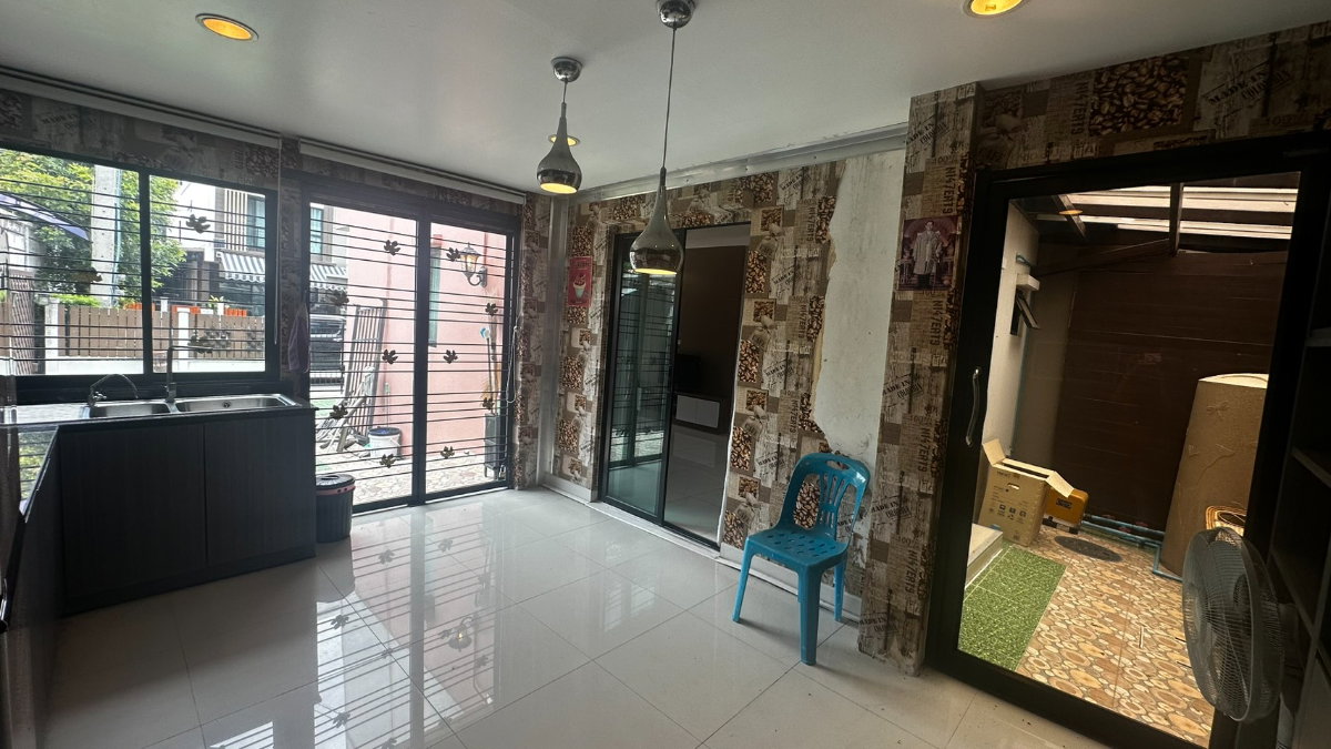 รูป ขายบ้านกลางเมืองกัลปพฤกษ์ หลังมุม 32.6 ตร.วา | 3 ชั้น | 3 ห้องนอน | 3 ห้องน้ำ | 4.49 ล้านบาท สนใจทัก line: minniemah - รูปที่ 14/27