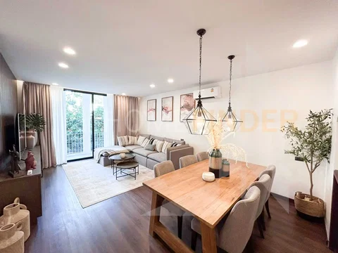 Townhouse in Silom Soi11 3 bedrooms, for rent