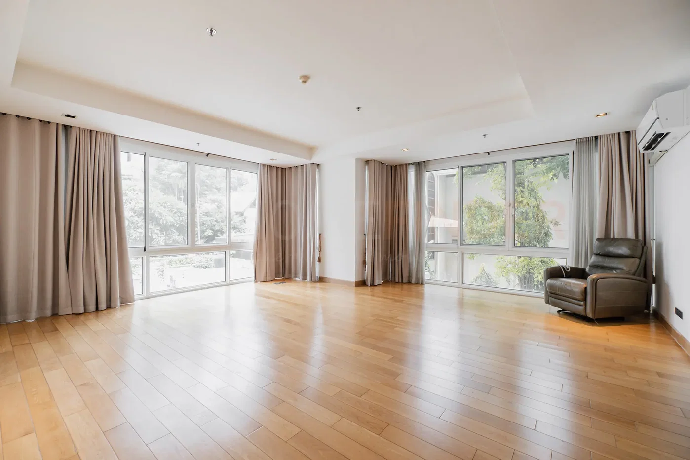 picture Belgravia Residences 3 bedrooms, for rent - 10/13