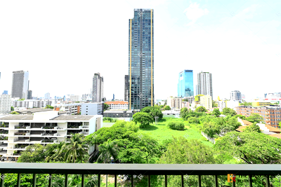 Condos for sale : Noble Solo Easy Travel, Fully Utilized Space