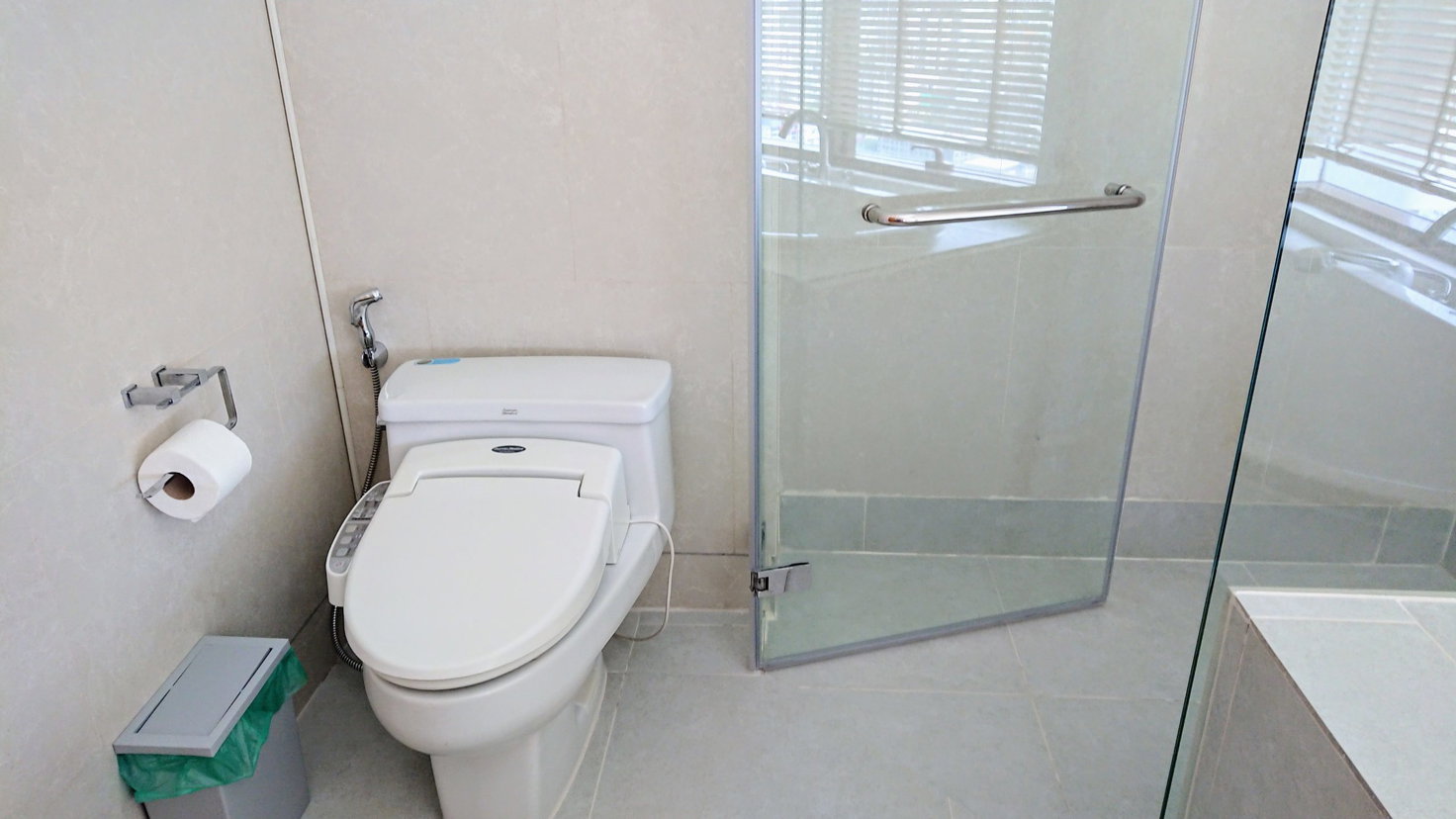 picture The Emporio Place 2 bedrooms, for rent - 8/20