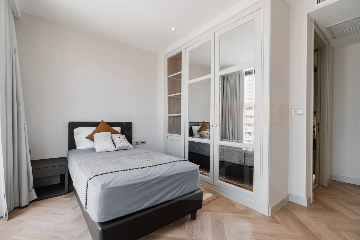 รูป Raveevan Suites 4 bedrooms, for rent - รูปที่ 8/10