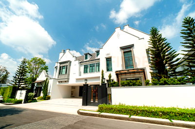 ขายบ้านเดี่ยว : NANTAWAN Pool Villa Rama 9 New Krungthep Kritha 4 bedrooms, for sale