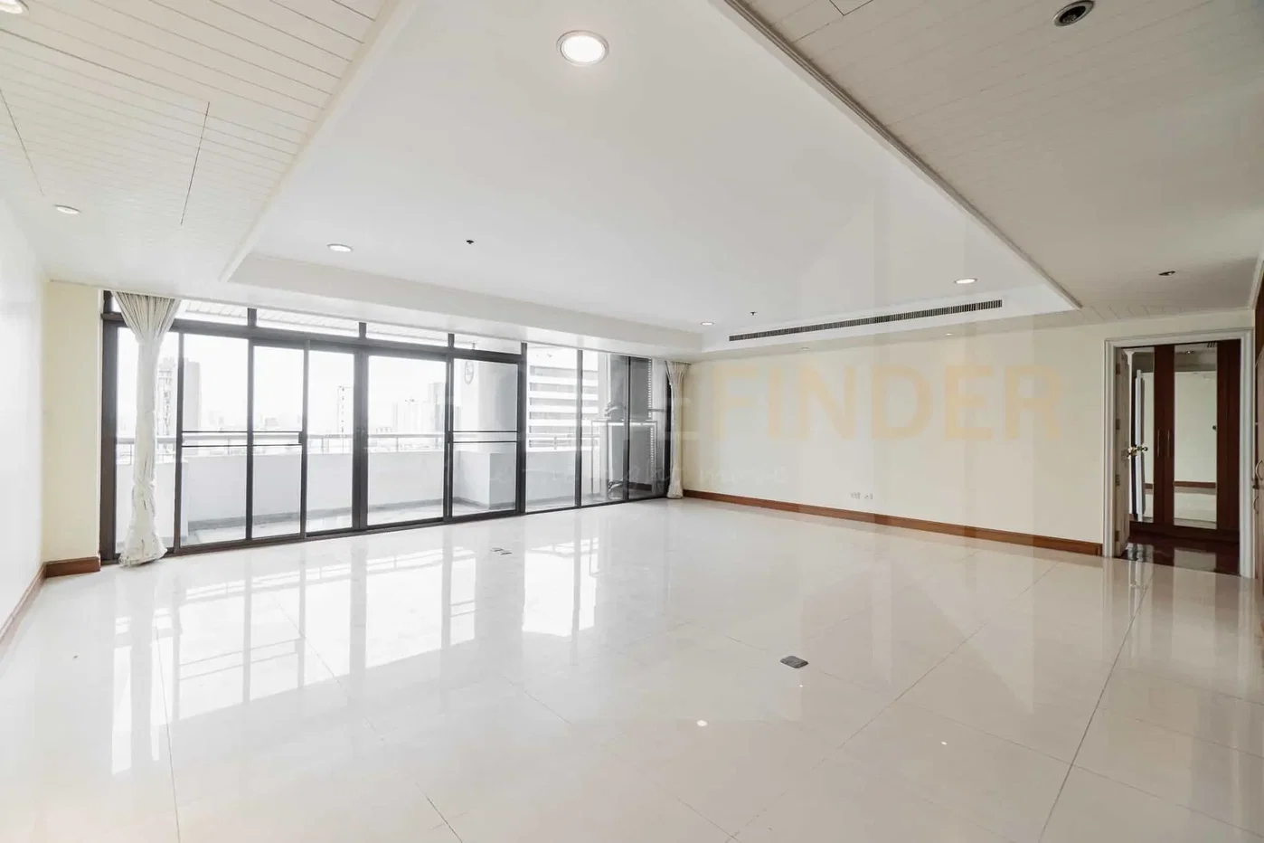 picture Kallista Mansion 3 bedrooms, for rent - 1/9