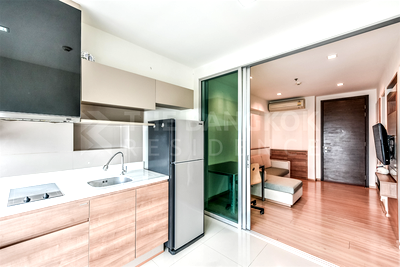 Condos for sale : Ready-to-move-in Condo at an Amazing Price!! Rhythm Phahol - Ari near BTS Sena Ruam