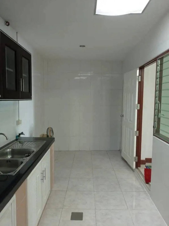 รูป 🏡✨ ให้เช่า ทาวน์โฮม 3 ชั้น หลังริม ลาดพร้าว 101 4 ห้องนอน 3 ห้องน้ำ เนื้อที่ใหญ่ 35 ตร.วา จอดรถ 3 คัน ทำเลลาดพร้าว 101 - รูปที่ 9/20