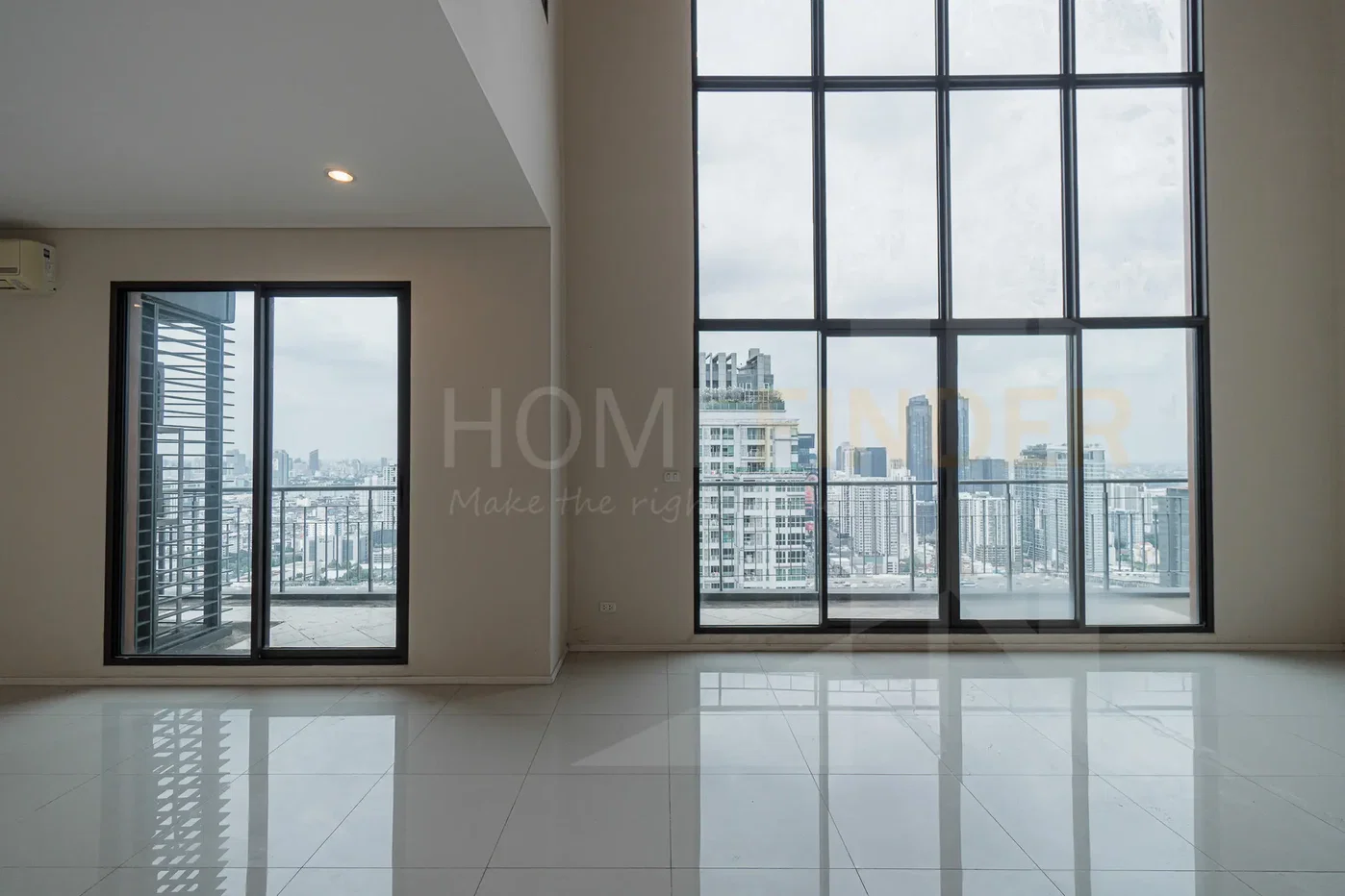 picture Villa Asoke 4 bedrooms, for sale - 1/10