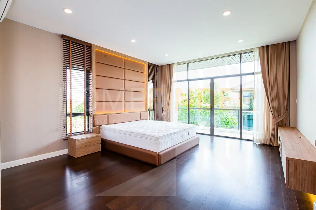 picture Setthasiri Pattanakarn 4 bedrooms, for rent - 5/12
