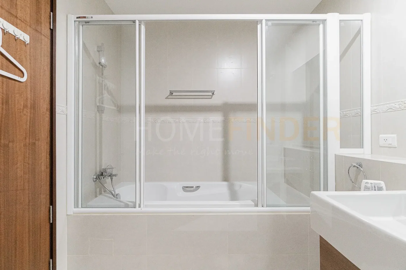 picture The Lakes 3 bedrooms, for rent - 8/11