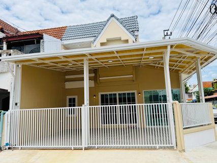 ขายบ้านทาวน์เฮาส์ หมู่บ้านบัวทอง2 พื้นที่ 30 ตร.ว 4 นอน 2 น้ำ รีโนเวทพร้อมอยู่