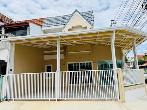 ขายบ้านทาวน์เฮาส์ หมู่บ้านบัวทอง2 พื้นที่ 30 ตร.ว 4 นอน 2 น้ำ รีโนเวทพร้อมอยู่