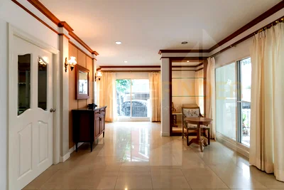 Houses for rent Srinakharinwirot University Prasanmit Campus : Baan Klang Krung Thonglor - 4 bedroom house in the middle of Thonglor, Sukhumvit 4 bedrooms, for rent