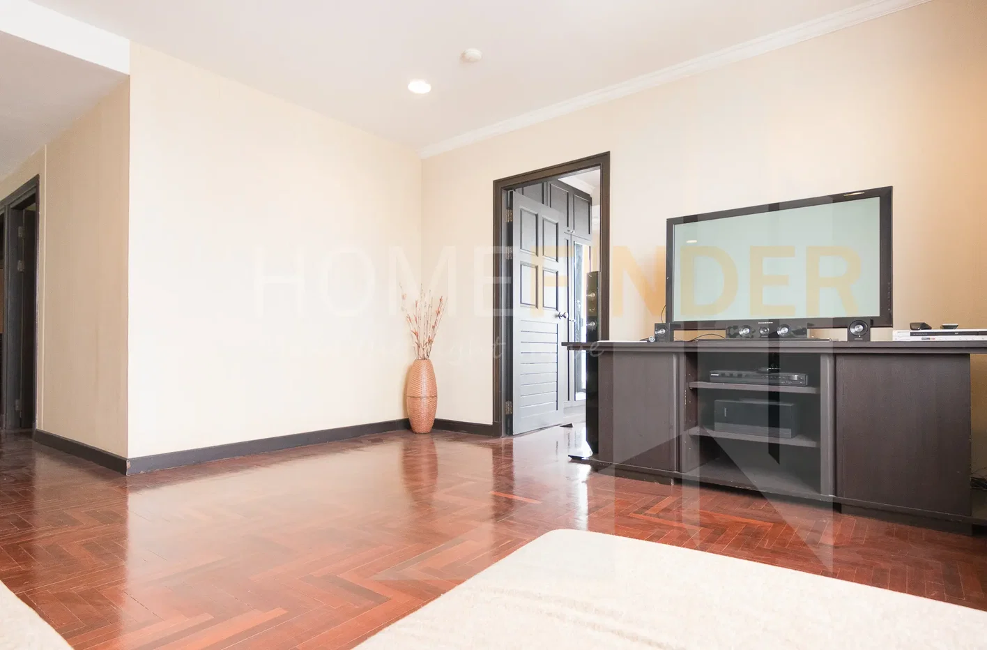 picture Lake Green 2 bedrooms, for rent - 4/18
