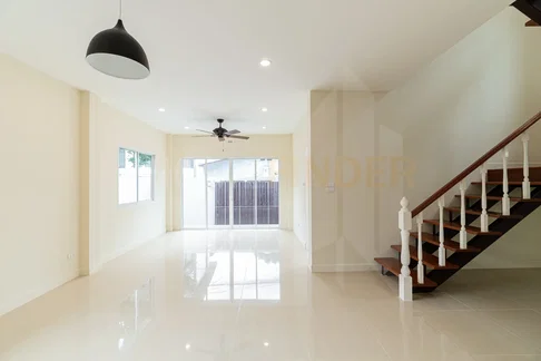 3 bedroom House for Sale in Chokchai 4 3 bedrooms, for sale