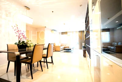 คอนโดให้เช่า : Serene Place Sukhumvit 24 2 bedrooms, for rent