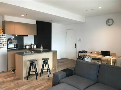 1 ห้องนอน | 1 ห้องน้ำ | BTS Krung Thon Buri | 57 ตร.ม. | 20,000 บาท/เดือน | ชั้น 32 — Villa Sathorn กรุงเทพฯ