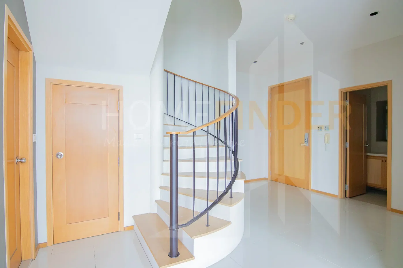 รูป The Emporio Place 2 bedrooms, for sale - รูปที่ 3/11