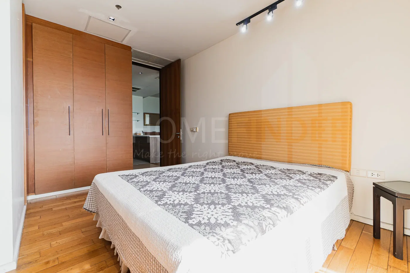 picture The Lakes 2 bedrooms, for rent - 8/13