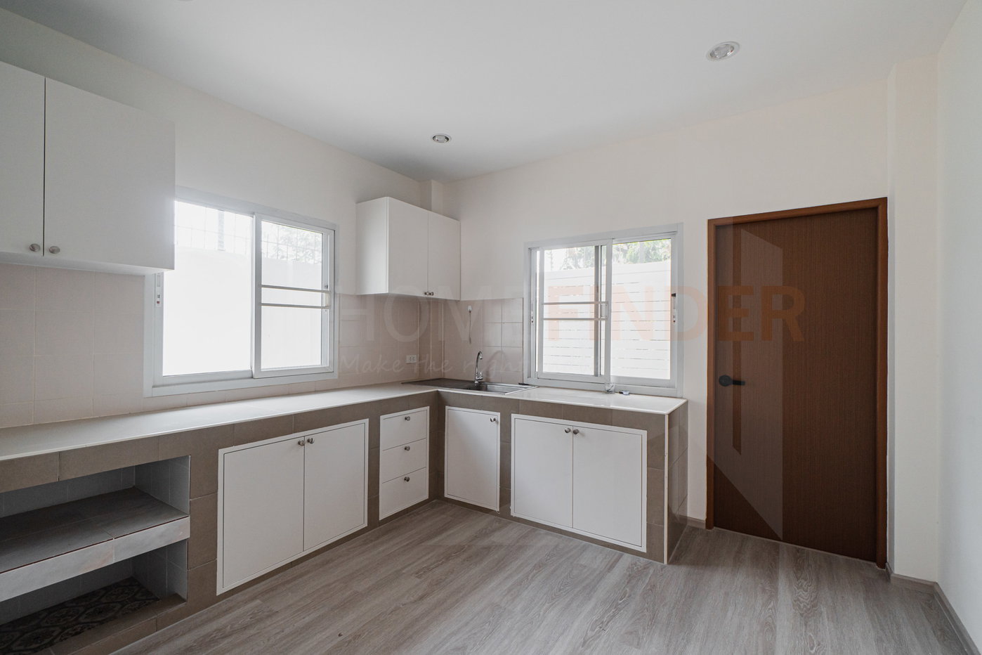 picture House in Phra Khanong 4 bedrooms, for sale - 21/22