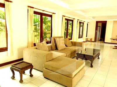 Houses for rent Srinakharinwirot University Prasanmit Campus : House at Phromphong 3 bedrooms, for rent