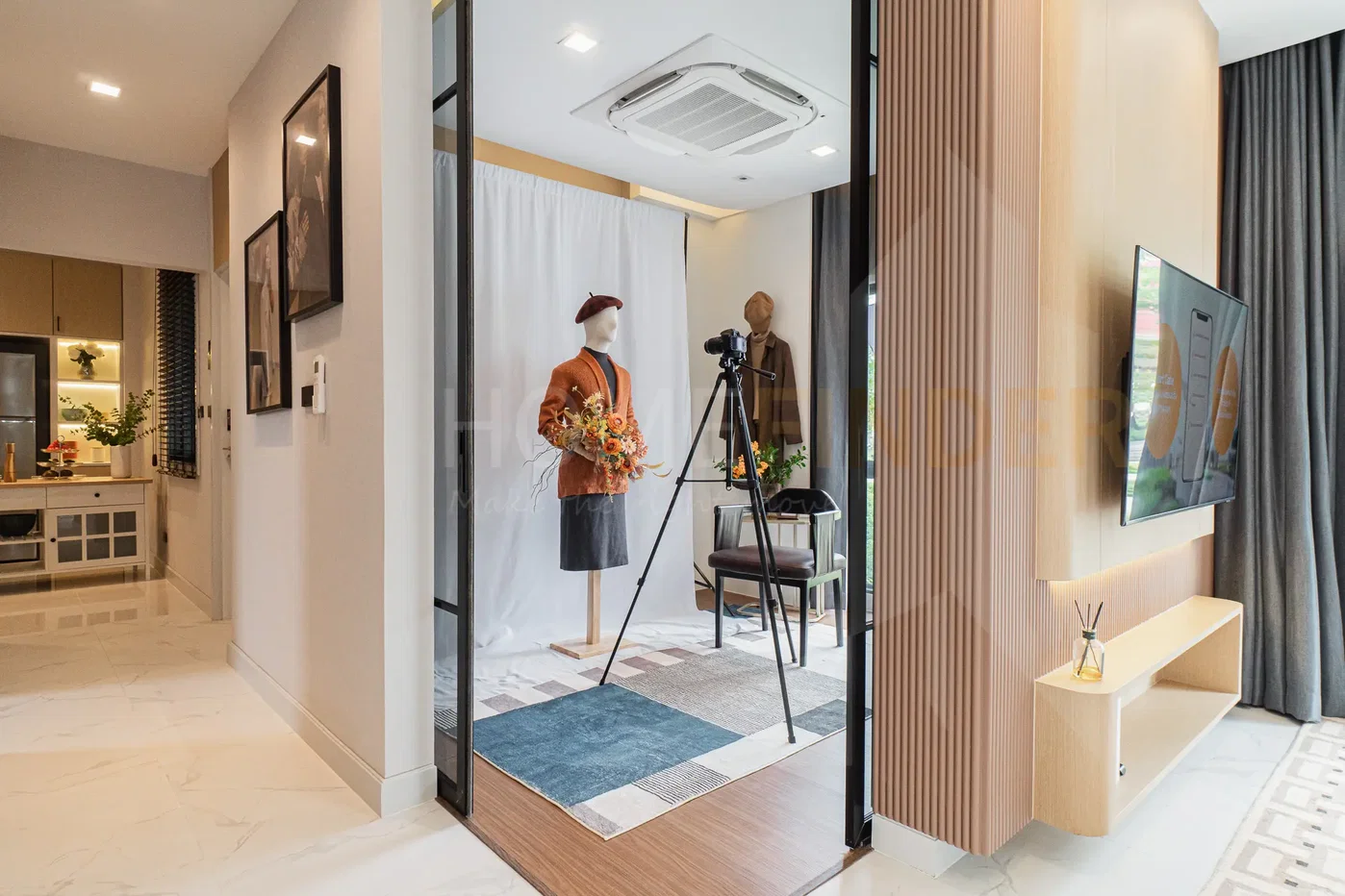picture Venue ID Motorway-Rama 9 4 bedrooms, for sale - 9/10