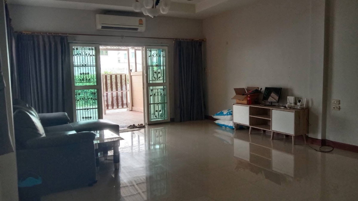 รูป 🏡✨ ให้เช่า ทาวน์โฮม 3 ชั้น หลังริม ลาดพร้าว 101 4 ห้องนอน 3 ห้องน้ำ เนื้อที่ใหญ่ 35 ตร.วา จอดรถ 3 คัน ทำเลลาดพร้าว 101 - รูปที่ 4/20