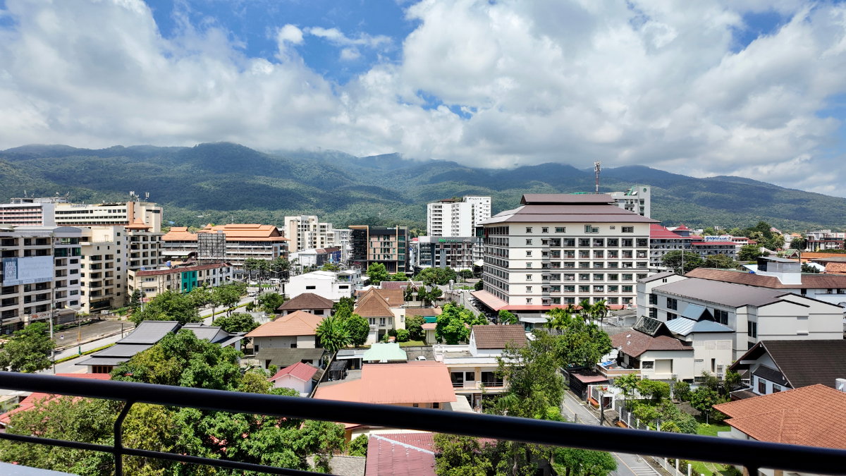 รูป Penthouse 2-Bedroom Corner Unit @ The Trio Condo Chiang Mai, 8th Floor, 180° Panoramic Mountain View, Foreign Quota - รูปที่ 13/15
