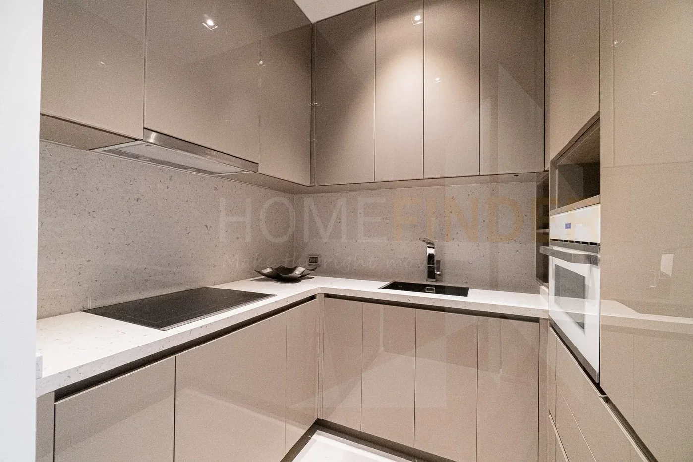 picture The Diplomat 39 2 bedrooms, for rent - 9/12