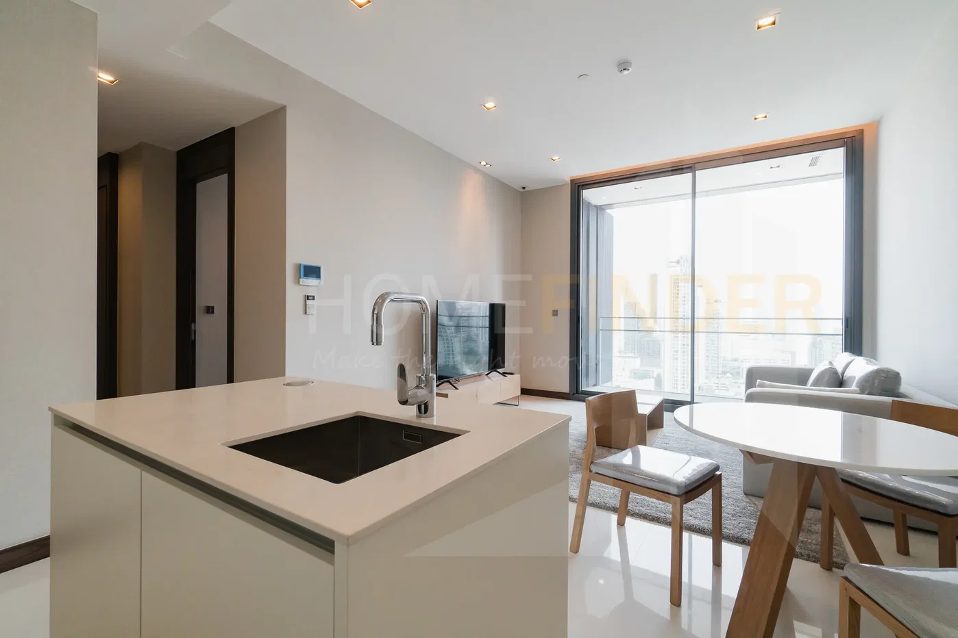 picture Q 1 Sukhumvit 2 bedrooms, for rent - 4/10