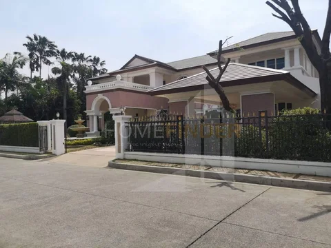 House in Laddawan Village 5 bedrooms, for rent