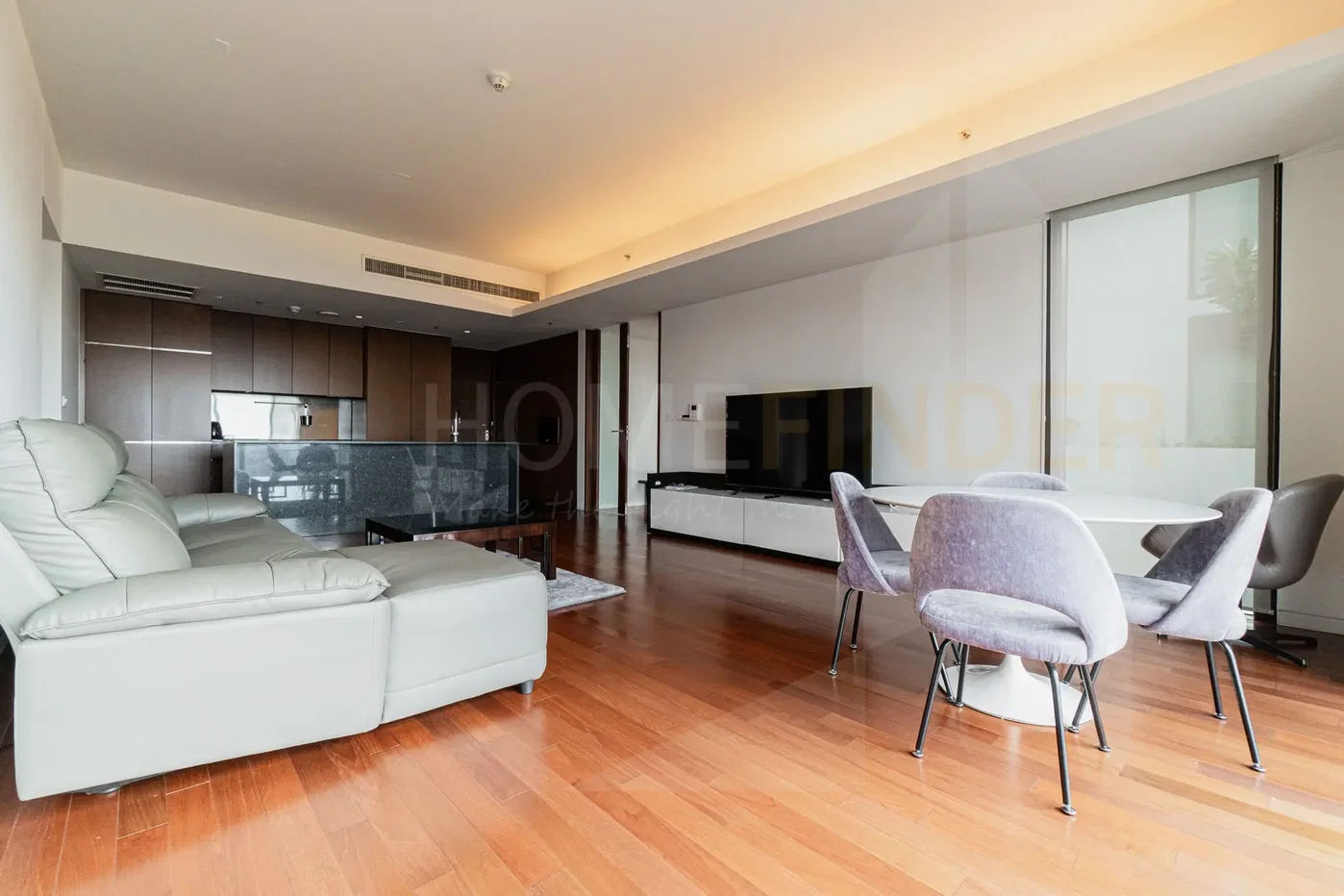 picture Hansar Rajdamri 2 bedrooms, for rent - 4/14