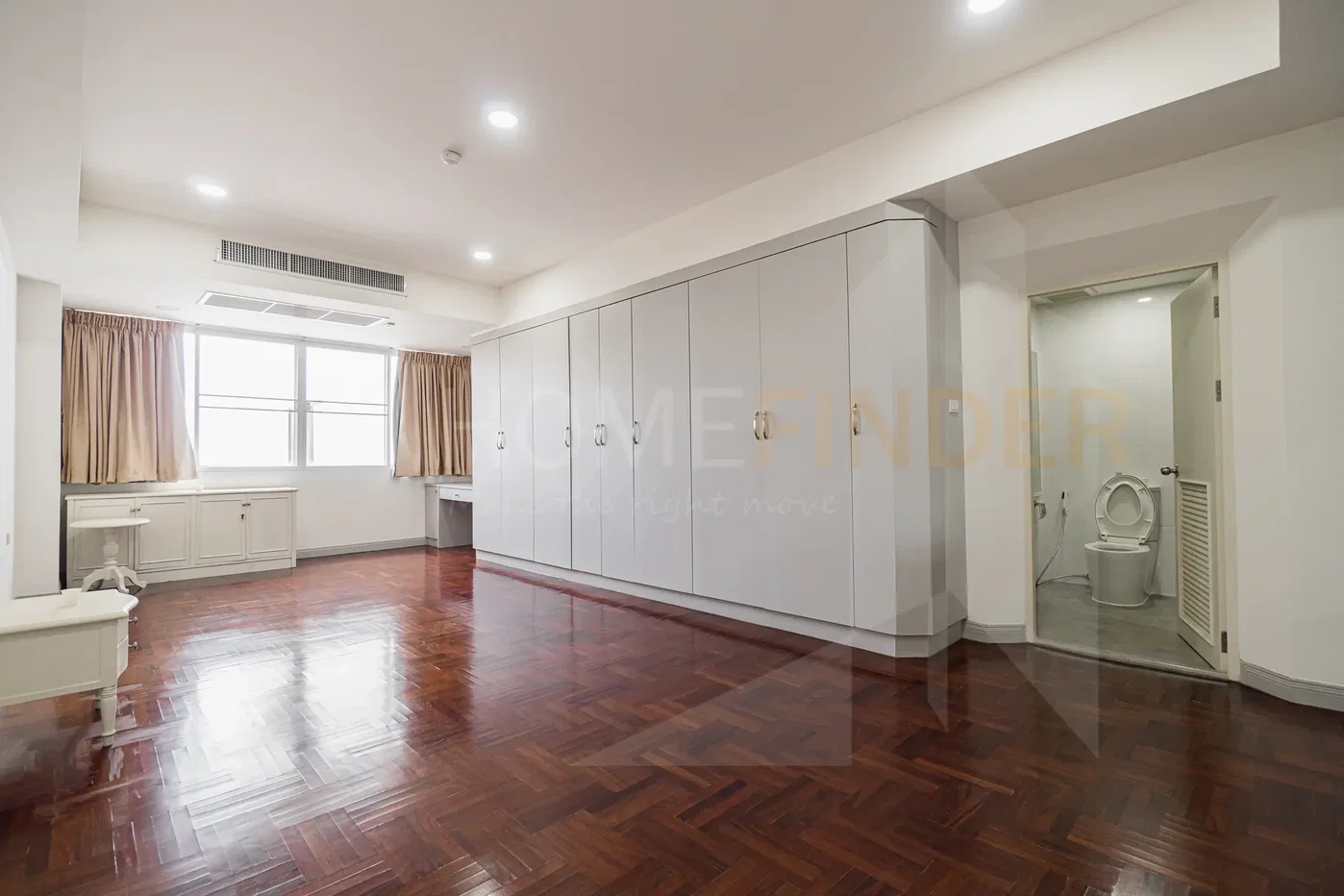 picture Oriental Towers 3 bedrooms, for rent - 6/10