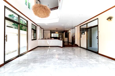 เช่าบ้านเดี่ยว กรมศุลกากร : 5 bedroom house for rent 85,000 baht Sukhumvit, Bangkok - 5 bed Nana house for rent 5 bedrooms, for rent
