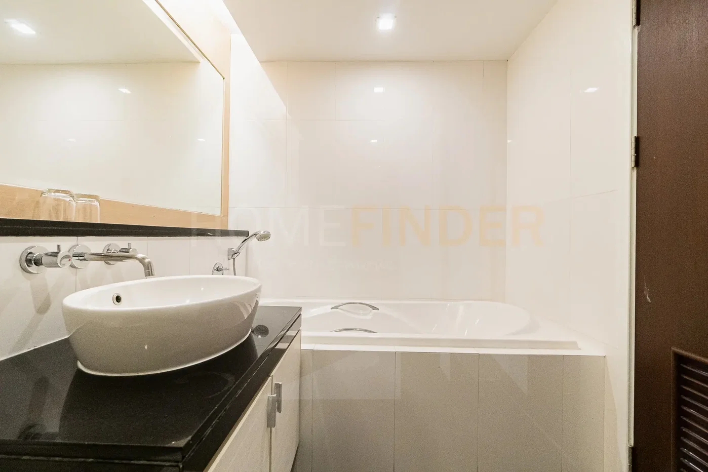 รูป Urbana Langsuan (Premier) 2 bedrooms, for rent - รูปที่ 8/10