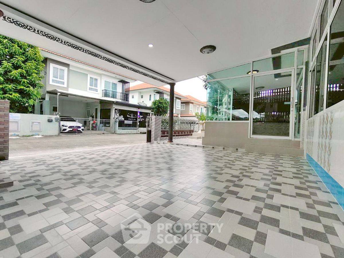 picture Pet-Friendly 6-BR House At Moobaan Laphawan 21 (ID 3256343) - 3/10